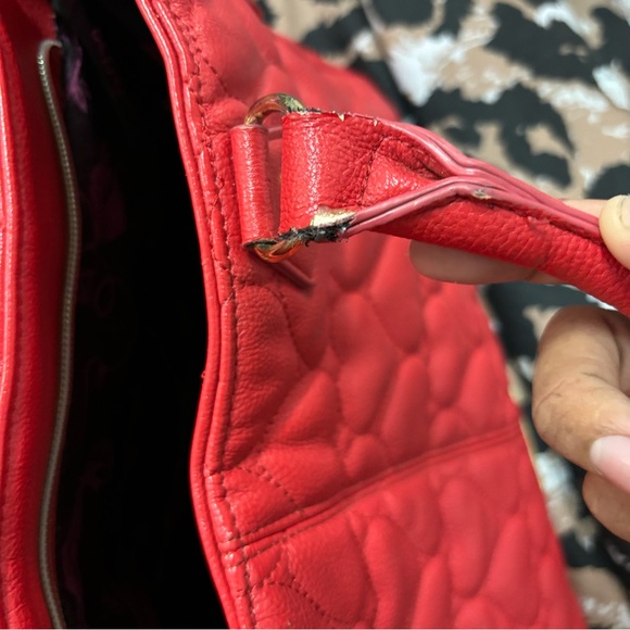 Betsey Johnson Red Heart Shape Quilted Bag with Gold hardware - Picture 8 of 12